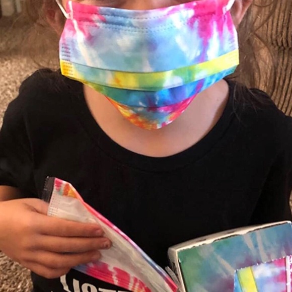 Kids face mask with a coil wristband. - Picture 2 of 6